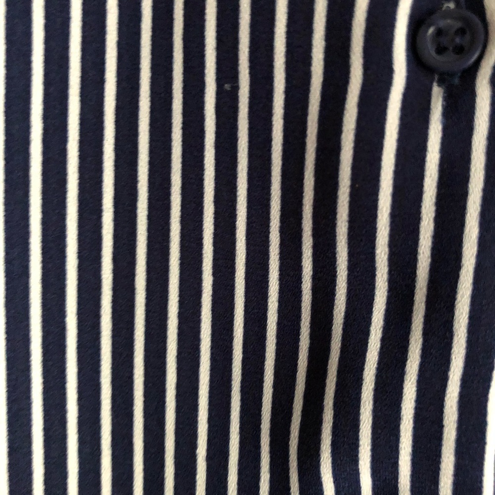 Button font blouse - Picture 2 of 3